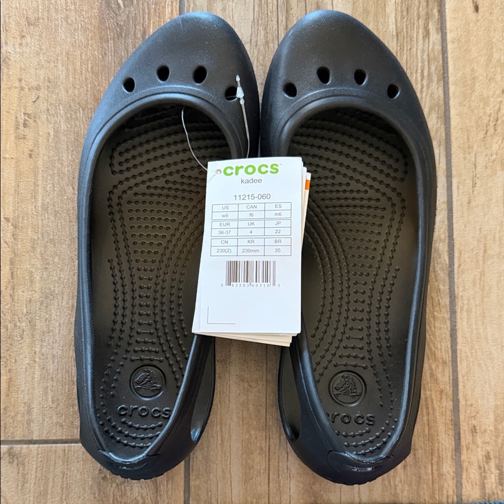 CROCS Black Flats size w6
